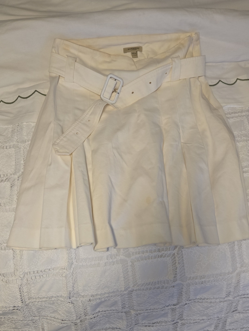 Burberry Cream Pleated Skirt with Belt